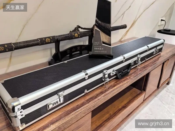 腰横秋水雁翎刀！恭喜CW获得极限之地2025冠军！